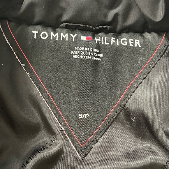 Woman’s Tommy Hilfiger Diamond Quilted Puffer Vest - Picture 6 of 6